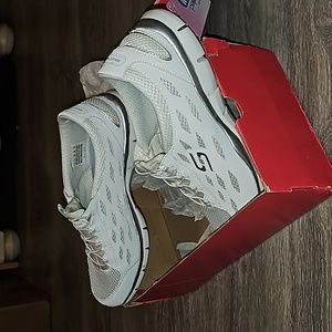 New in box sketchers shoes